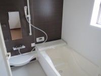 【戸建住宅】　安芸郡熊野町出来庭1丁目①　《新築》　の浴室です。